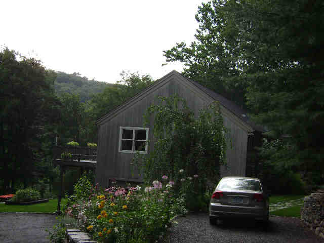 Building photograph for 420 NONNEWAUG RD
